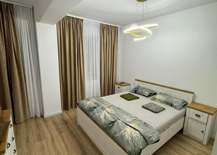 Modern 72M2 Apartment Near Coresi Mall - Self Check-In - Free Parking