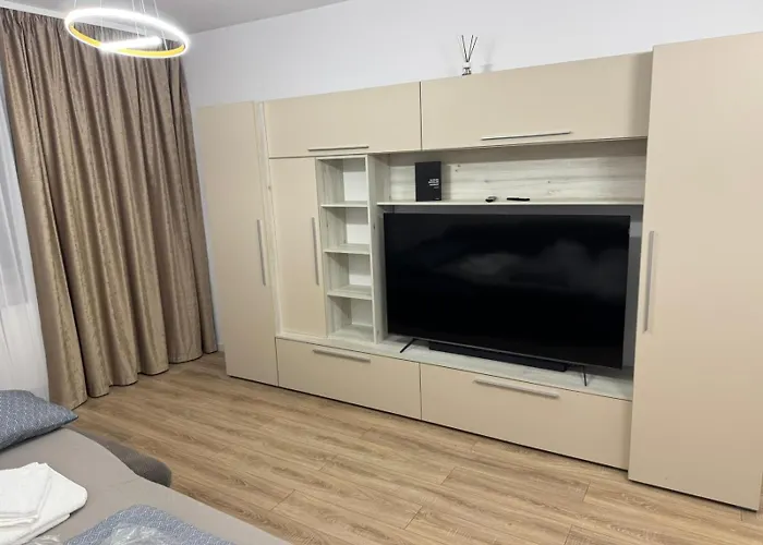 Modern 72M2 Apartment Near Coresi Mall - Self Check-In - Free Parking
